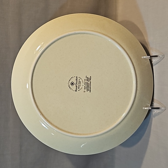 NWOT Royal Doulton Wild Cherry 1038 Five Piece Place Setting Lambethware - Picture 3 of 15